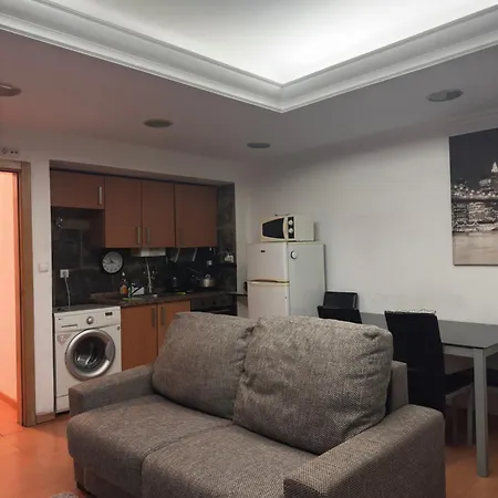 Estudio Que Compoe Se Por Uma Peca Com Cozinha Integrada Um Banheiro *